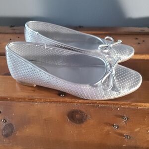 Bandolino Paprika ballet Silver Bow Slip On Comfy Stylish Versatil Flats Size 6M